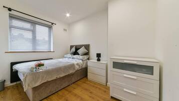 Nhà | 2 phòng ngủ, truy cập Internet không dây miễn phí, bộ trải giường