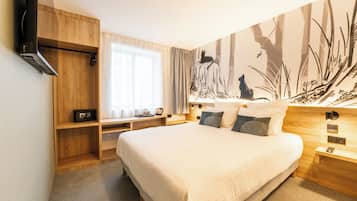 Habitación superior, 1 cama Queen size | Caja de seguridad en la habitación y escritorio