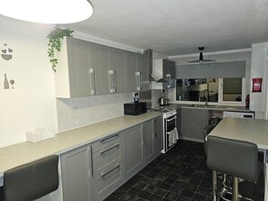 Private kitchen - Immaculate 3bedroom House in Birmingham (Birmingham)