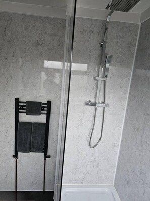 Bathroom - Immaculate 3bedroom House in Birmingham (Birmingham)
