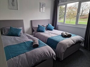3 bedrooms, iron/ironing board, free WiFi, bed sheets - Immaculate 3bedroom House in Birmingham (Birmingham)