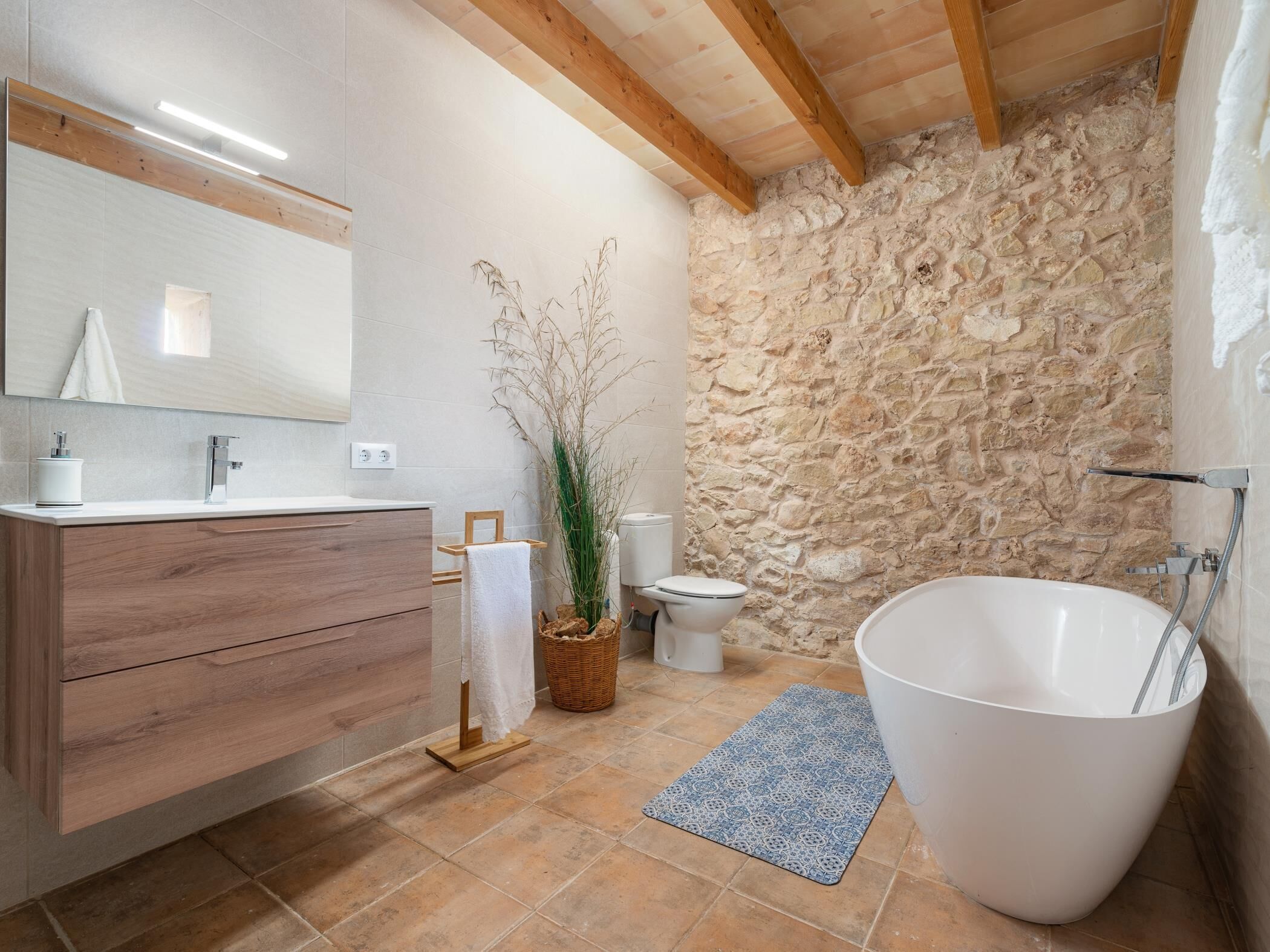 Een douche, een haardroger, handdoeken