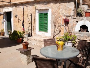 Outdoor dining - Finca Can Frare near the Rafa Nadal Academy (Manacor)