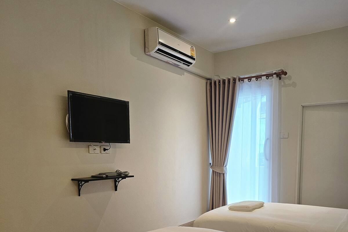 Basic Twin Room | WiFi (free), bed sheets