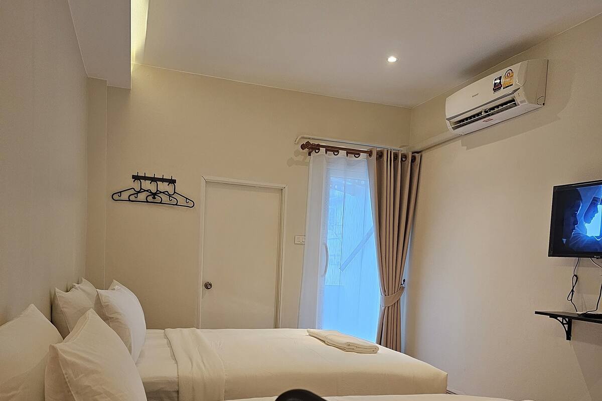 Basic Triple Room | WiFi (free), bed sheets