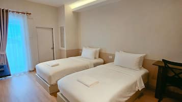 Kamar Twin Basic | Wi-Fi gratis dan seprai linen
