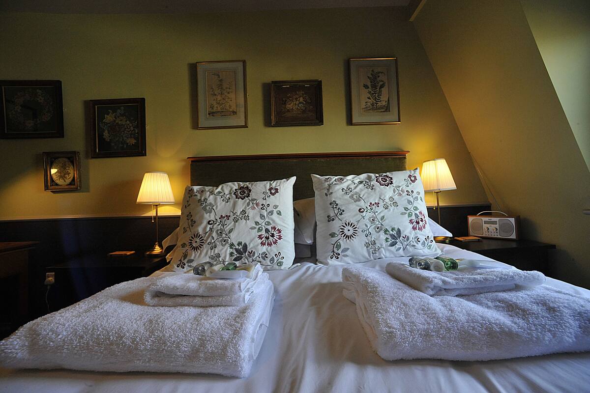 Classic Double Room | In-room safe, desk, laptop workspace, iron/ironing board