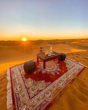 Champagne service - Desert Domes Camp (Rissani)