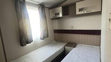 2 bedrooms, iron/ironing board, free WiFi