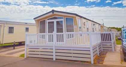 2 bed Platinum-sleeps 6-decking-free Parking