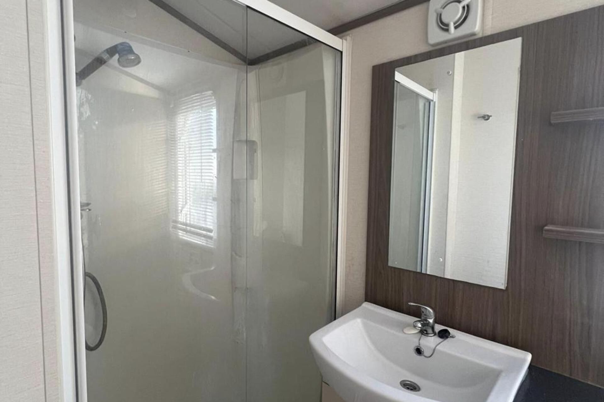 Combined shower/tub, deep soaking tub, hair dryer