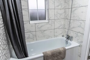 Apartment | Bathroom | Combined shower/tub, deep soaking tub, hair dryer, towels - Modern West London Flat, Free Parking, Sleeps 5 (London)