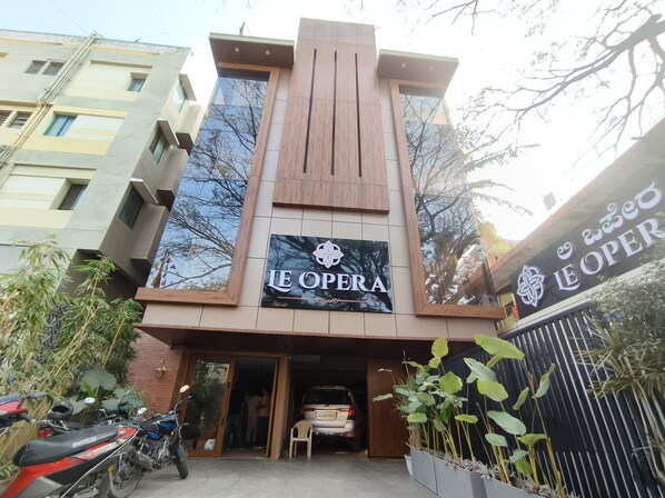 Mặt tiền nơi lưu trú