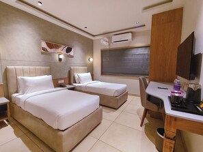 Phòng 2 giường đơn Tiêu chuẩn | 1 phòng ngủ, bàn, truy cập Internet không dây miễn phí 