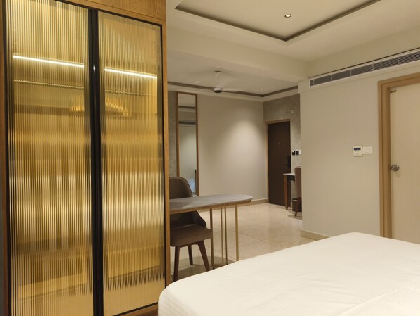 Executive Double Room | 1 bedroom, desk, free WiFi