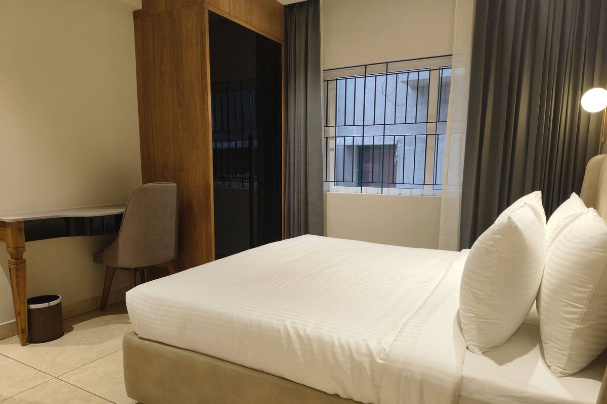 Basic Single Room | Desk, WiFi (free)