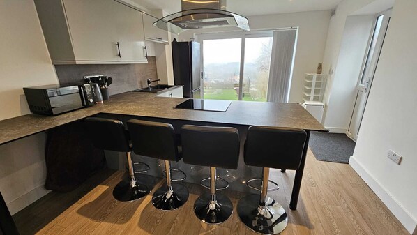 Private kitchen - Luxurious 2-bed Apartment, Duchy Cosy Corner (Bradford)