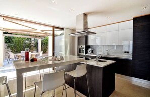 Villa, 6 habitaciones, fumadores, piscina privada | Zona de estar