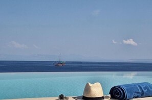 A poolside view with a hat, a watch, and a towel. - Corfu Dream Holidays Villa (Corfu)