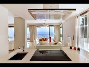Villa, 6 Bedrooms, Smoking, Private Pool | Dining