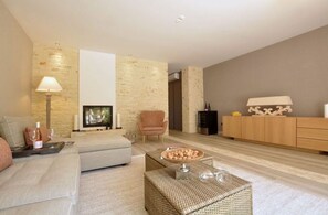 Villa, 6 habitaciones, para fumadores, alberca privada | Área de sala de estar