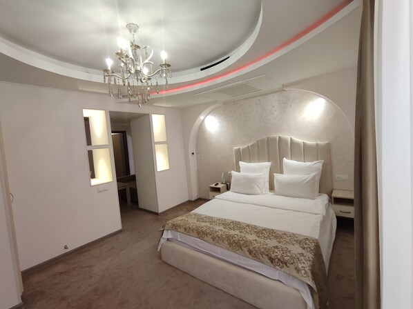 Comfort Triple Room | Free WiFi, bed sheets - Delin Hotel (Yerevan)