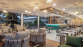 Frukost, lunch och middag serveras