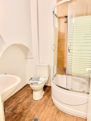 Apartment | Bathroom | Shower, free toiletries, hair dryer, bathrobes - Kali Strata 1 - Downtown (Symi)
