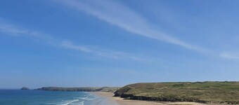 2 Bed Annex Sleeps 6, 7 Min Drive From the Beach!