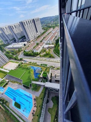 Exterior - New Pool view 3 room apartment (9) (Kampung Tangkas,)