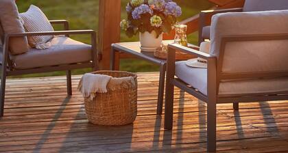 Schönes Ferienlandhaus mit großem Garten direkt am Wasser