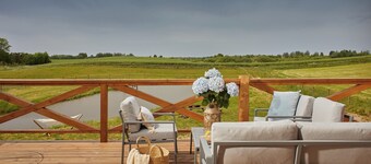 Schönes Ferienlandhaus mit Großem Garten Direkt am Wasser