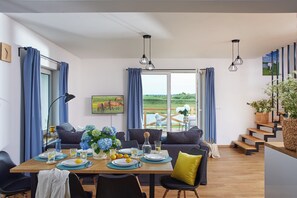 Dining - Schönes Ferienlandhaus mit Großem Garten Direkt am Wasser (Rumy 52)