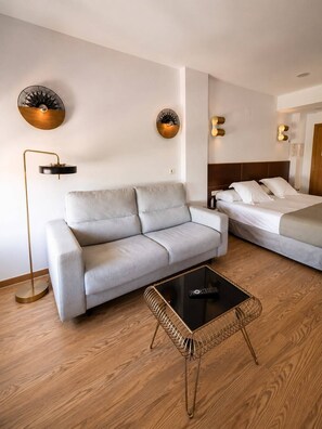 Premium bedding, down duvets, soundproofing, iron/ironing board - Hotel Plaza Alaquas (Alaquas)