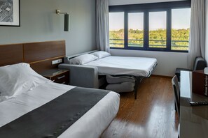 Fyrbäddsrum | Sängtillbehör av högsta kvalitet, duntäcken och ljudisolering