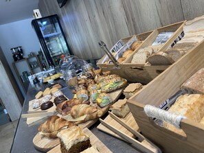 Daily buffet breakfast for a fee - Hotel Plaza Alaquas (Alaquas)