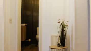 Haartrockner, Handtücher, Seife, Shampoo