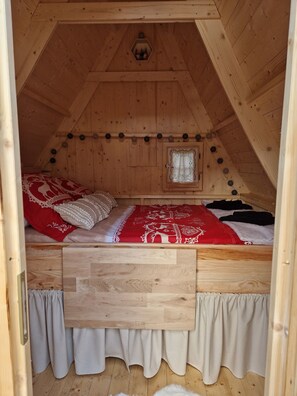 2 bedrooms, bed sheets