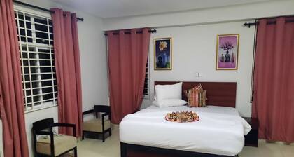 EFUA ANOAH HOTEL & APARTMENT