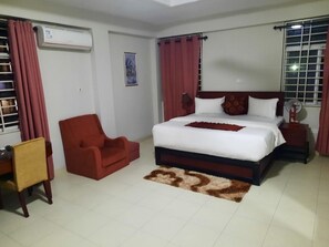 Executive Double Room | Free WiFi - EFUA ANOAH HOTEL & APARTMENT (Sekondi-Takoradi)