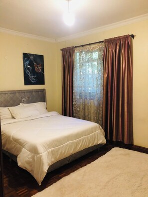 6 slaapkamers, een strijkplank/strijkijzer, wifi, beddengoed