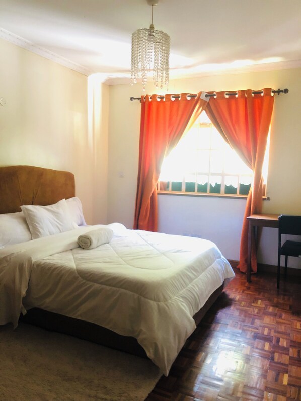 6 bedrooms, iron/ironing board, WiFi, bed sheets