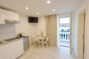 Fridge, microwave, stovetop, coffee/tea maker - Apartment "andrija" (Vodice)
