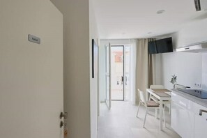 Fridge, microwave, stovetop, coffee/tea maker - Apartment "rafael" (Vodice)