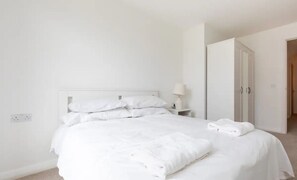 2 chambres, fer et planche à repasser, Wi-Fi gratuit, draps fournis