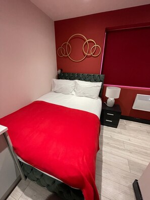 1 bedroom, iron/ironing board, WiFi, bed sheets - Letzi private en-suite, North Harrow. (North Harrow)