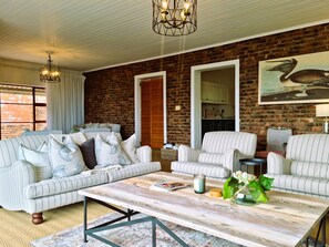 TV - 79 Protea - Private 3 Bedroom Vacation Home with Sea and Mountain views (Cape Town)