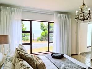 3 bedrooms, iron/ironing board, WiFi, bed sheets - 79 Protea - Private 3 Bedroom Vacation Home with Sea and Mountain views (Cape Town)