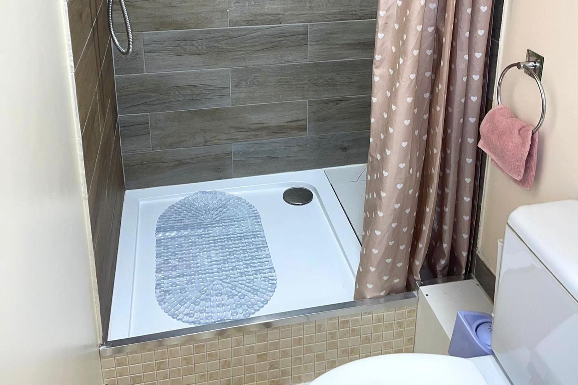 Shower, free toiletries, hair dryer, towels