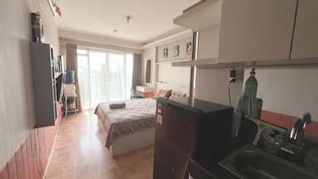 Deluxe Double Room | Desk, free WiFi, bed sheets